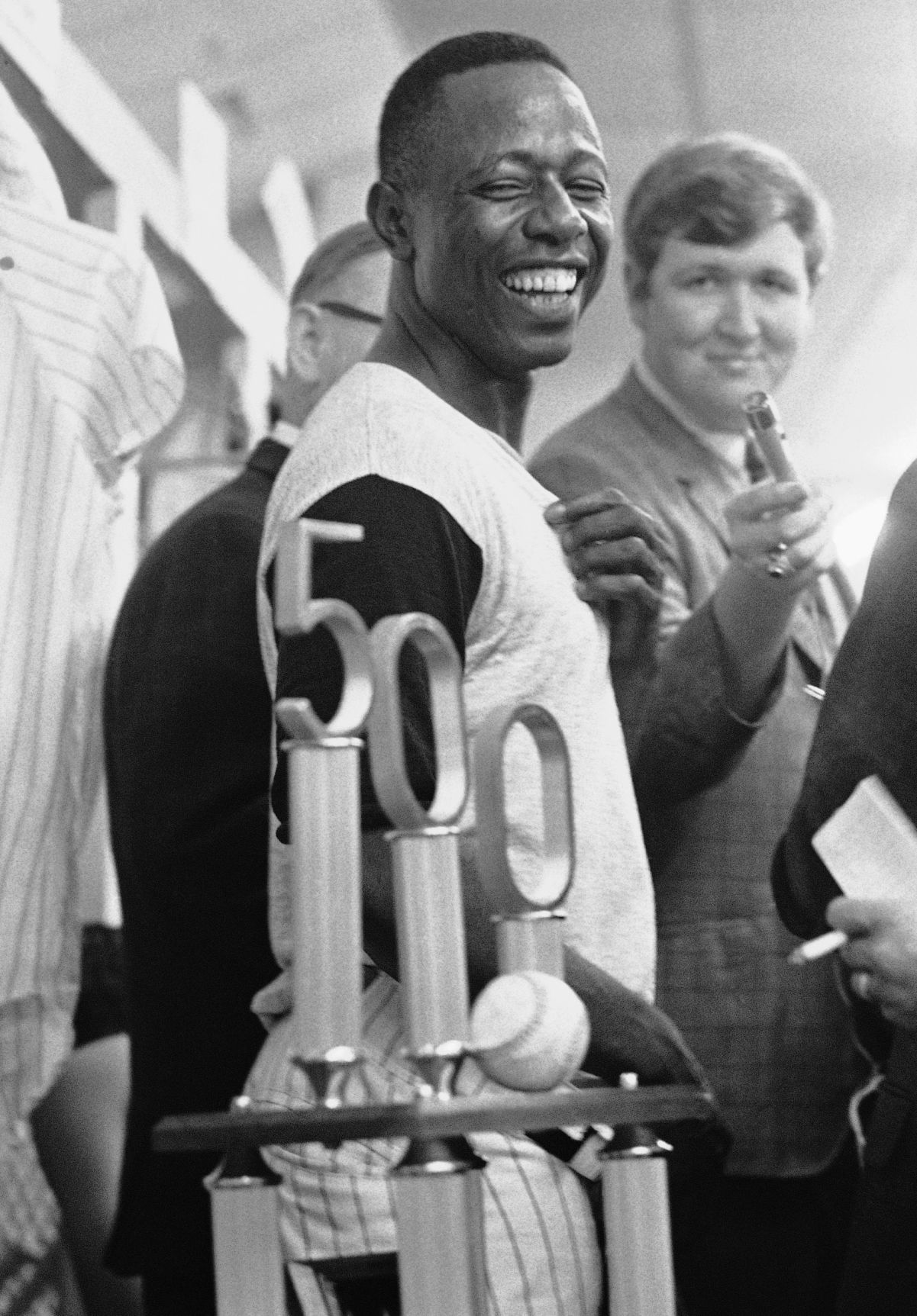 1968: Hank Aaron hits his 500th career home run